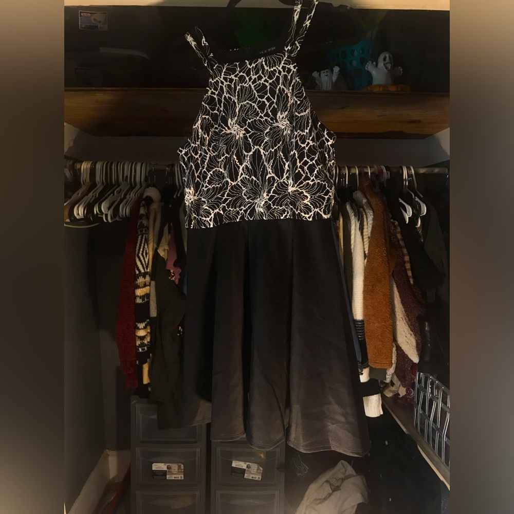 CUTE BLACK AND WHITE TANK TOP DRESS WITH EMBROIDERED FLORAL DESIGN